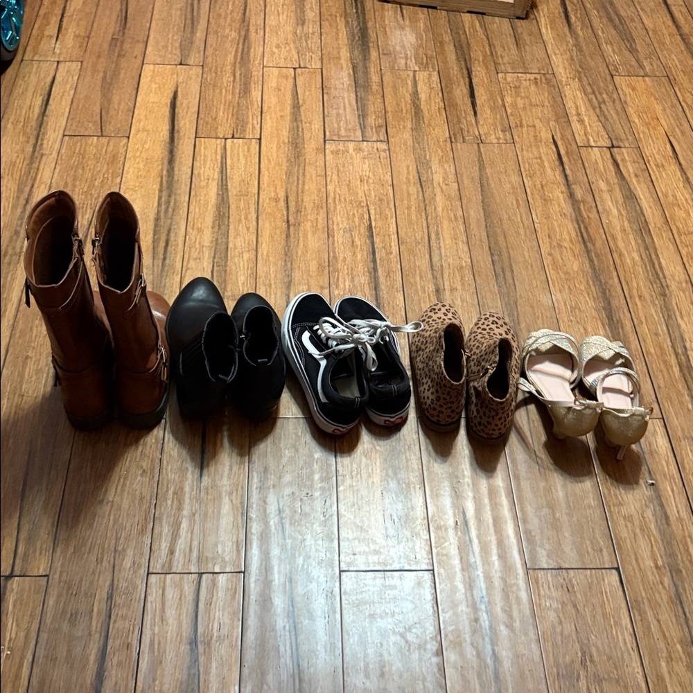 Lot Of 4 Big Girl Grade School Sizes 4-5 Shoes - Picture 11 of 14
